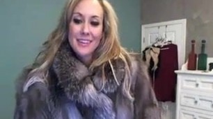 Milf Pornstar In Fur Toys On Cam